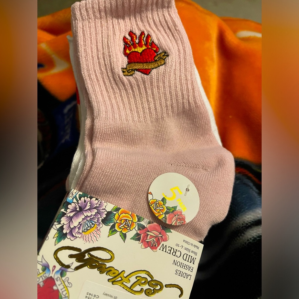 NEW Ed Hardy mid crew socks 🧦🧦(5 pair) Shoe size 4-10.